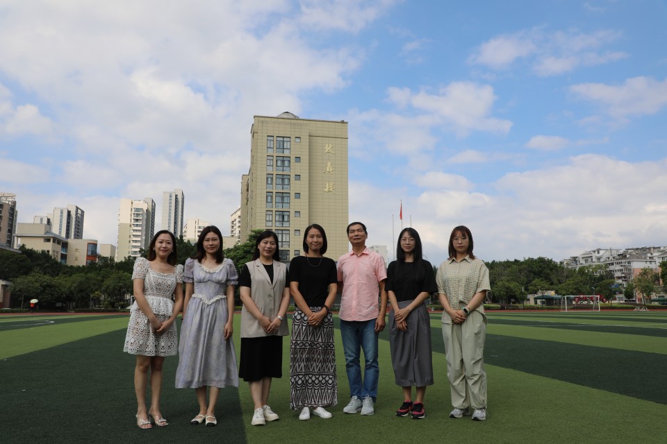 艺术组集体照.jpg 艺术组集体照.jpg
